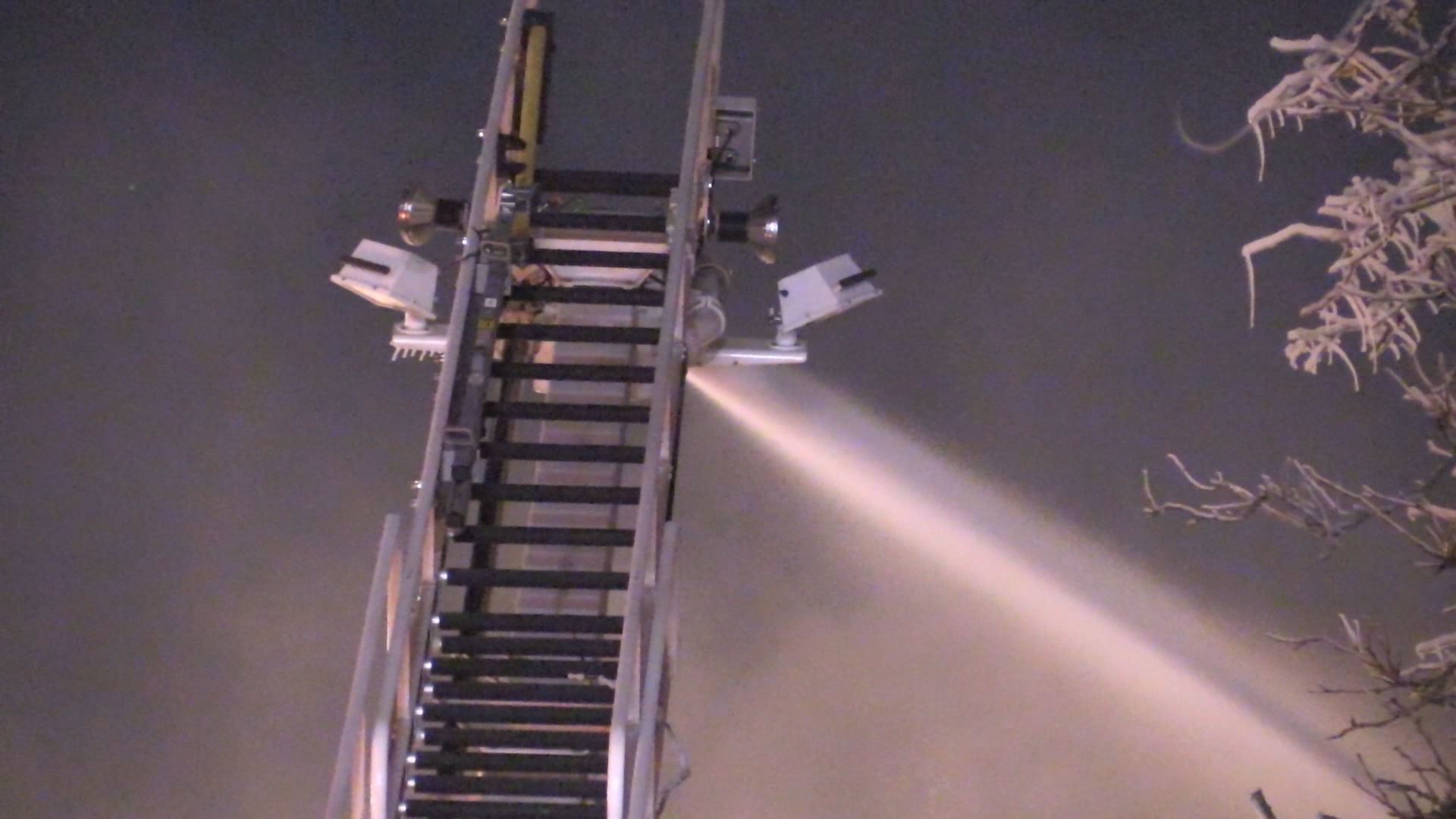 Firefighters continue to battle apartment building fire